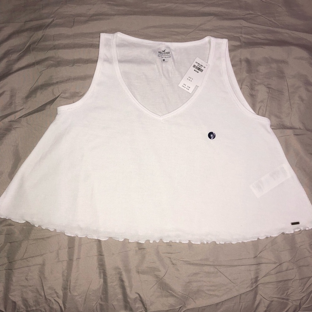 🦋 White tank top 🦋